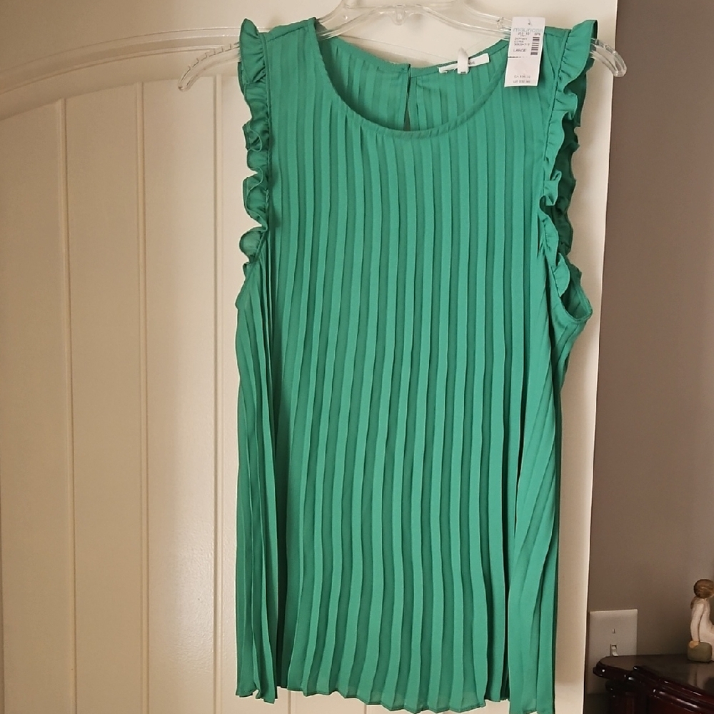LOT OF NWT WOMENS TOPS